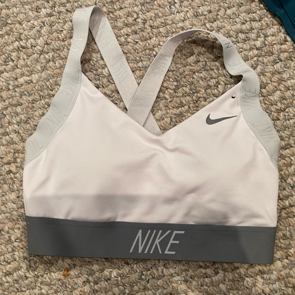 Nike sports bra great condition. Barely worn xs